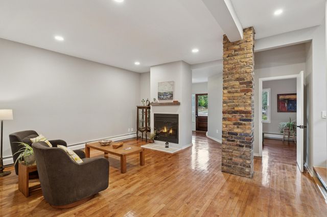 900 E River Terrace, Minneapolis, MN 55414