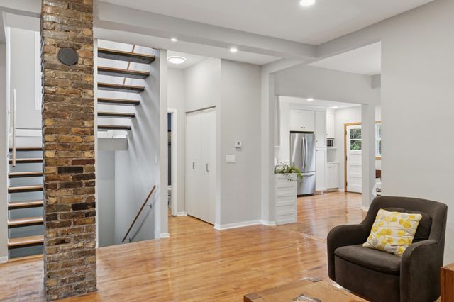 900 E River Terrace, Minneapolis, MN 55414