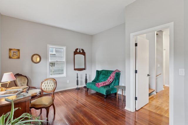 900 E River Terrace, Minneapolis, MN 55414