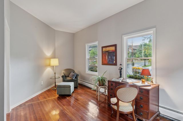 900 E River Terrace, Minneapolis, MN 55414