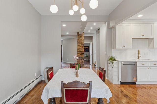 900 E River Terrace, Minneapolis, MN 55414