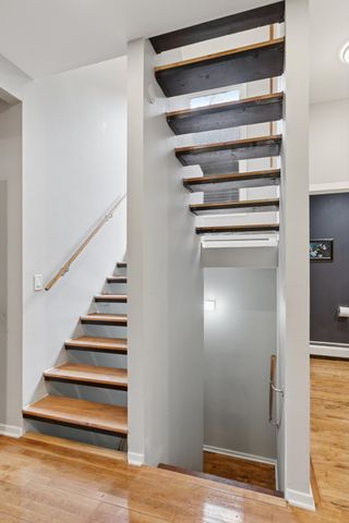 900 E River Terrace, Minneapolis, MN 55414