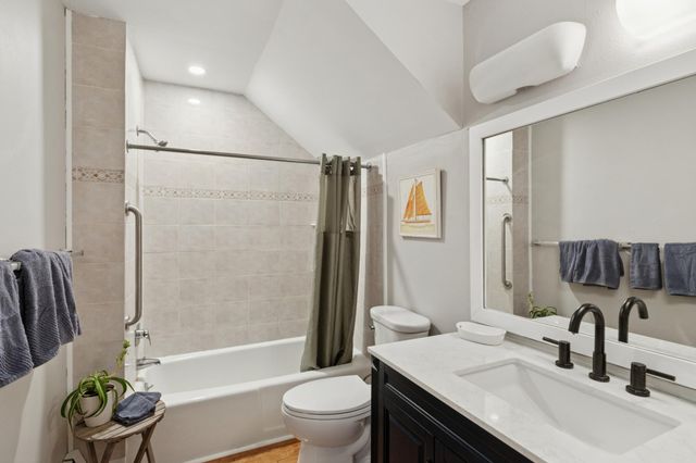 900 E River Terrace, Minneapolis, MN 55414