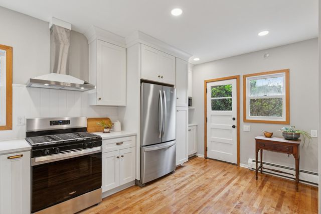 900 E River Terrace, Minneapolis, MN 55414