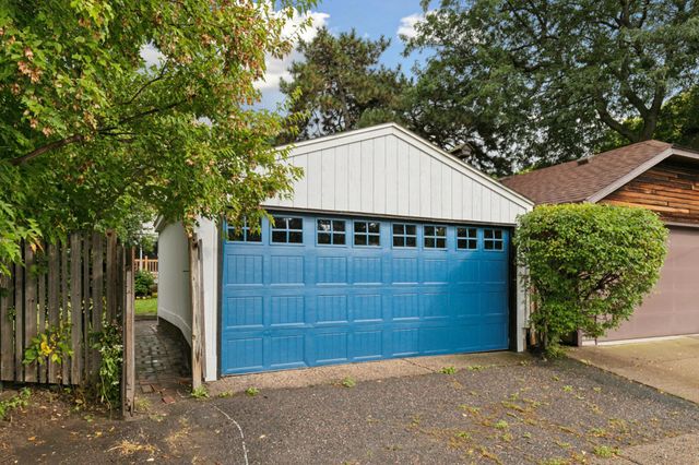 900 E River Terrace, Minneapolis, MN 55414