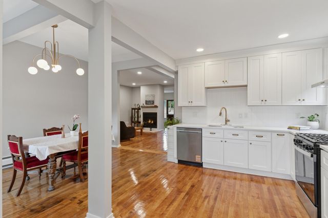 900 E River Terrace, Minneapolis, MN 55414