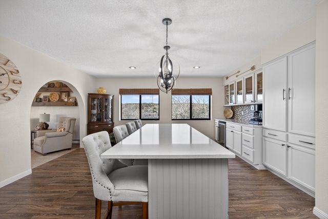 7209 Carson Trail NW, Albuquerque, NM 87120