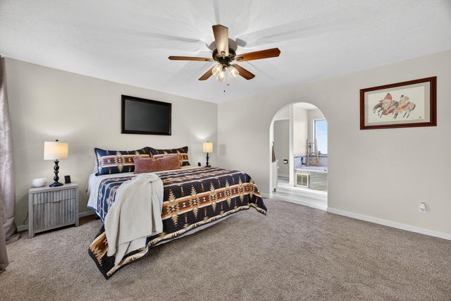 7209 Carson Trail NW, Albuquerque, NM 87120