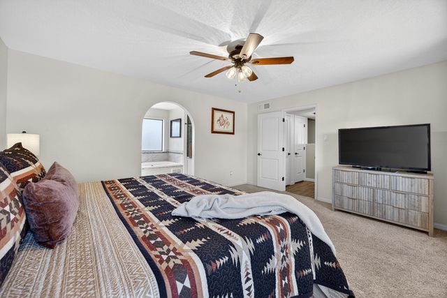 7209 Carson Trail NW, Albuquerque, NM 87120