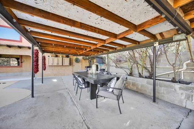 7209 Carson Trail NW, Albuquerque, NM 87120