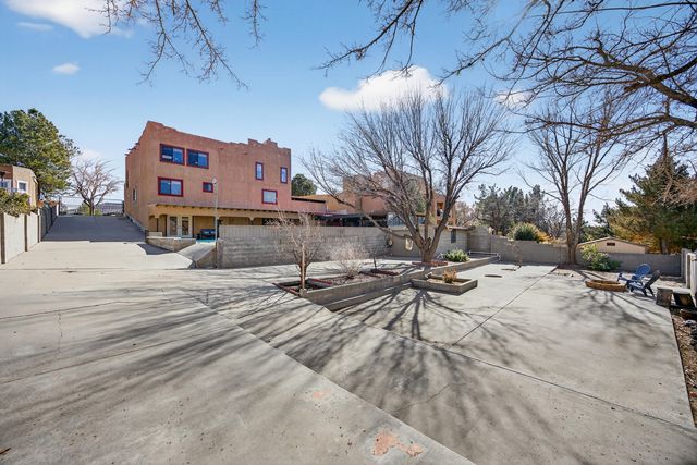 7209 Carson Trail NW, Albuquerque, NM 87120