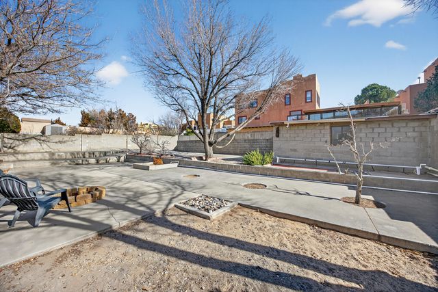 7209 Carson Trail NW, Albuquerque, NM 87120