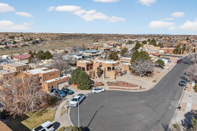 7209 Carson Trail NW, Albuquerque, NM 87120