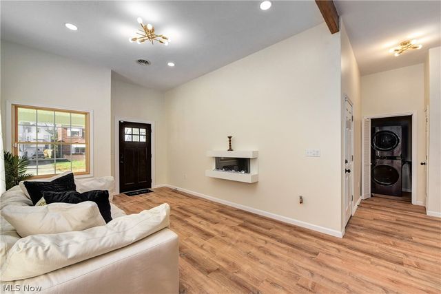 924 Greyton, Cleveland Heights, OH 44112