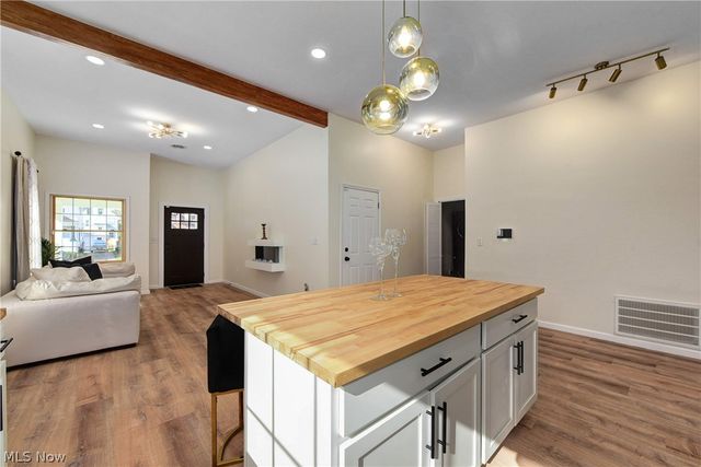 924 Greyton, Cleveland Heights, OH 44112