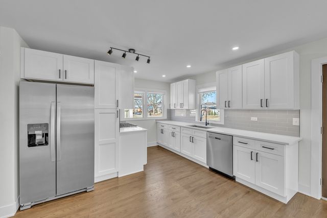 7746 S Kolmar Avenue, Chicago, IL 60652