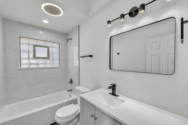 7746 S Kolmar Avenue, Chicago, IL 60652