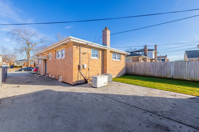 7746 S Kolmar Avenue, Chicago, IL 60652