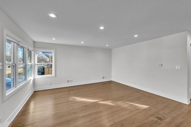 7746 S Kolmar Avenue, Chicago, IL 60652