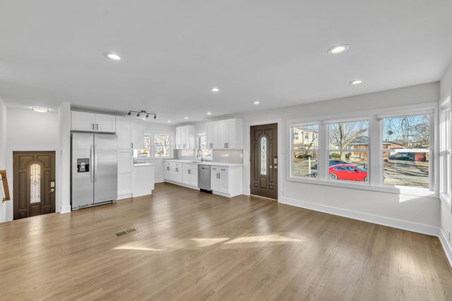 7746 S Kolmar Avenue, Chicago, IL 60652