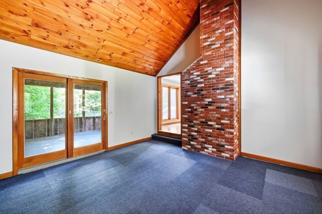 705 General Knox Rd, Russell, MA 01071