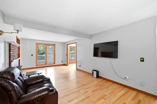 705 General Knox Rd, Russell, MA 01071