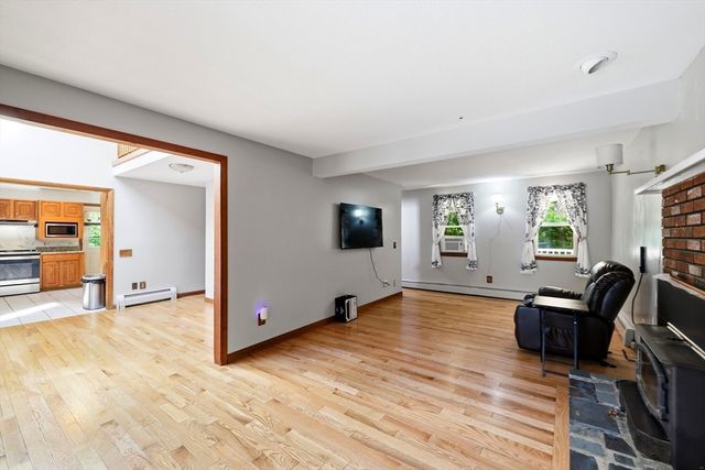 705 General Knox Rd, Russell, MA 01071