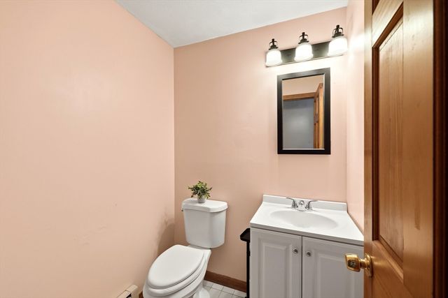 705 General Knox Rd, Russell, MA 01071