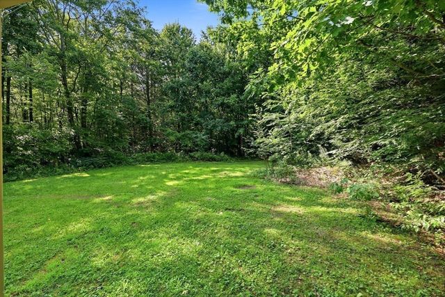 705 General Knox Rd, Russell, MA 01071