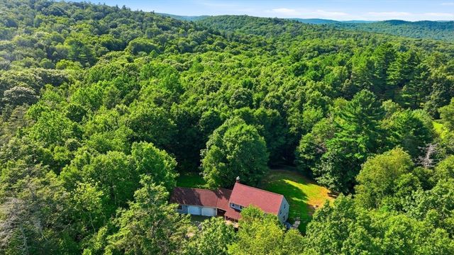 705 General Knox Rd, Russell, MA 01071
