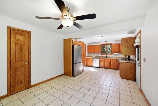 705 General Knox Rd, Russell, MA 01071