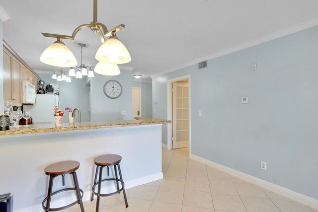 4855 Via Palm Lakes 902, West Palm Beach, FL 33417