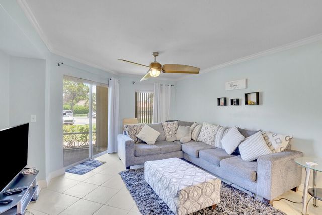 4855 Via Palm Lakes 902, West Palm Beach, FL 33417