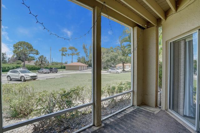 4855 Via Palm Lakes 902, West Palm Beach, FL 33417