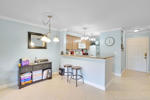 4855 Via Palm Lakes 902, West Palm Beach, FL 33417