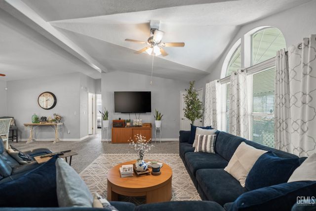 1225 Taft Highway 23, Bakersfield, CA 93307