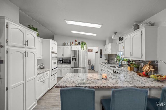 1225 Taft Highway 23, Bakersfield, CA 93307