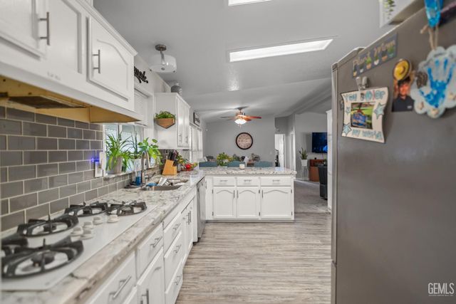 1225 Taft Highway 23, Bakersfield, CA 93307