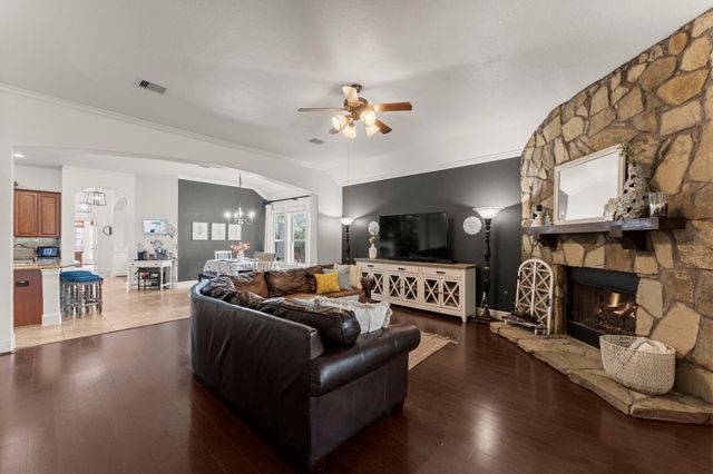 130 E Lasting Spring Circle, Spring, TX 77389