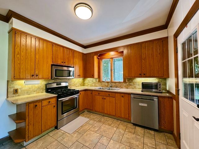 169 Palmer Rd, Monson, MA 01057