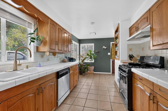 1401 Dartmouth Drive NE, Albuquerque, NM 87106