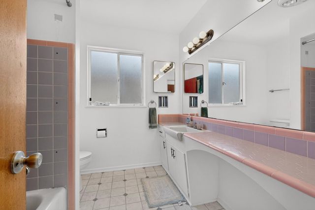 1401 Dartmouth Drive NE, Albuquerque, NM 87106