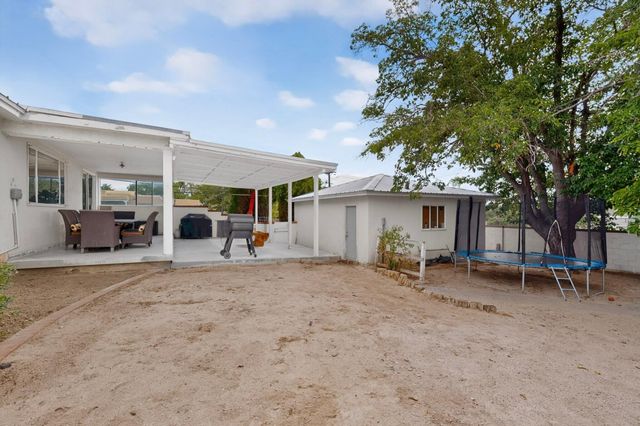 1401 Dartmouth Drive NE, Albuquerque, NM 87106