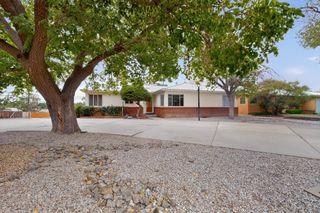 1401 Dartmouth Drive NE, Albuquerque, NM 87106