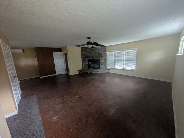 111 Holiday Drive, Gun Barrel City, TX 75156