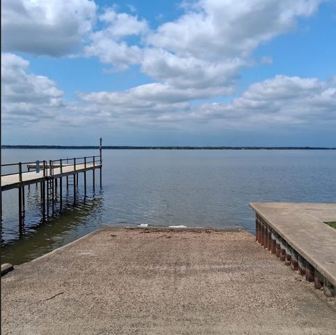 111 Holiday Drive, Gun Barrel City, TX 75156