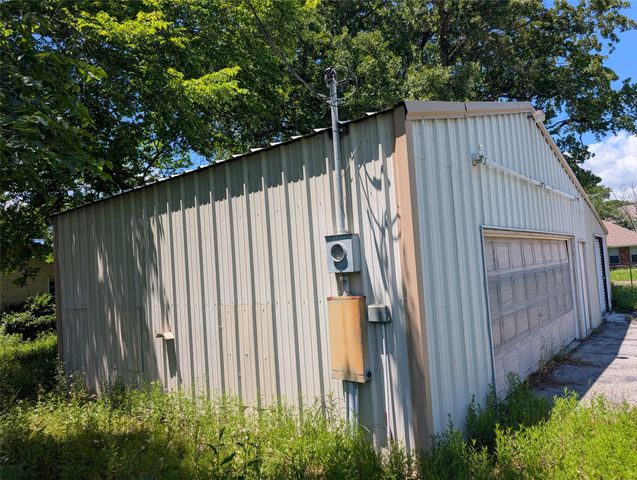 111 Holiday Drive, Gun Barrel City, TX 75156