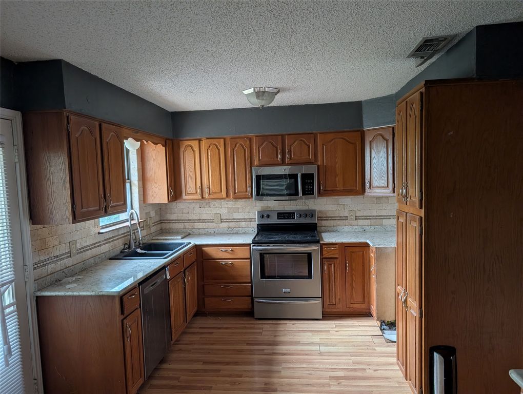 111 Holiday Drive, Gun Barrel City, TX 75156