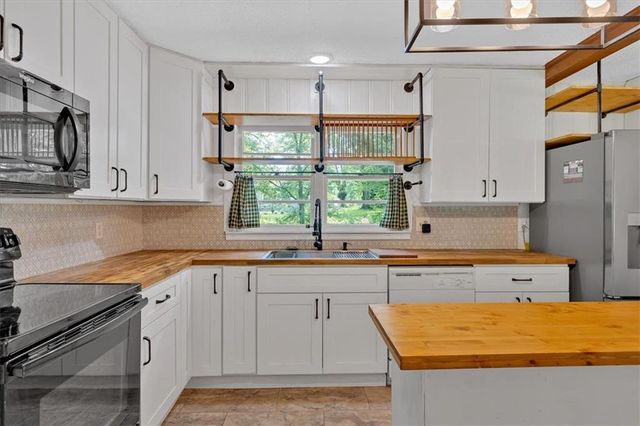 612 OAKCREST Drive, Rockmart, GA 30153