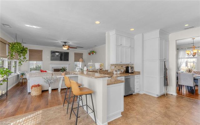 123 Lakes Edge DR, Suffolk, VA 23434